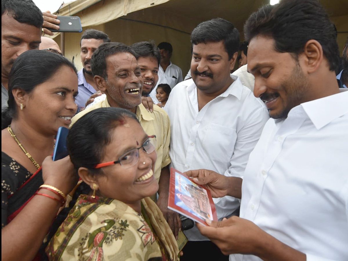 YS Jagan PrajaSankalpaYatra Day 324th Photo Gallery - Sakshi17