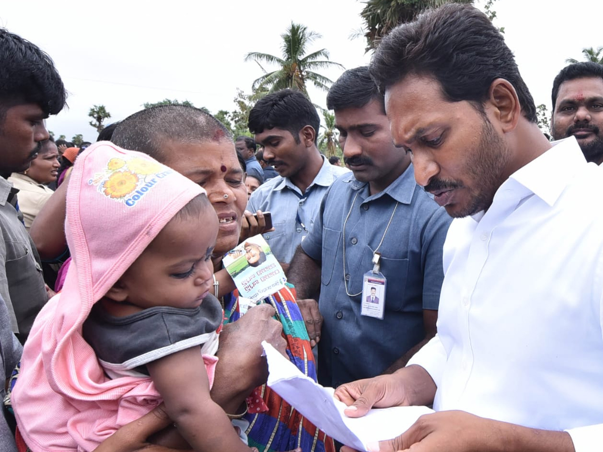 YS Jagan PrajaSankalpaYatra Day 324th Photo Gallery - Sakshi18