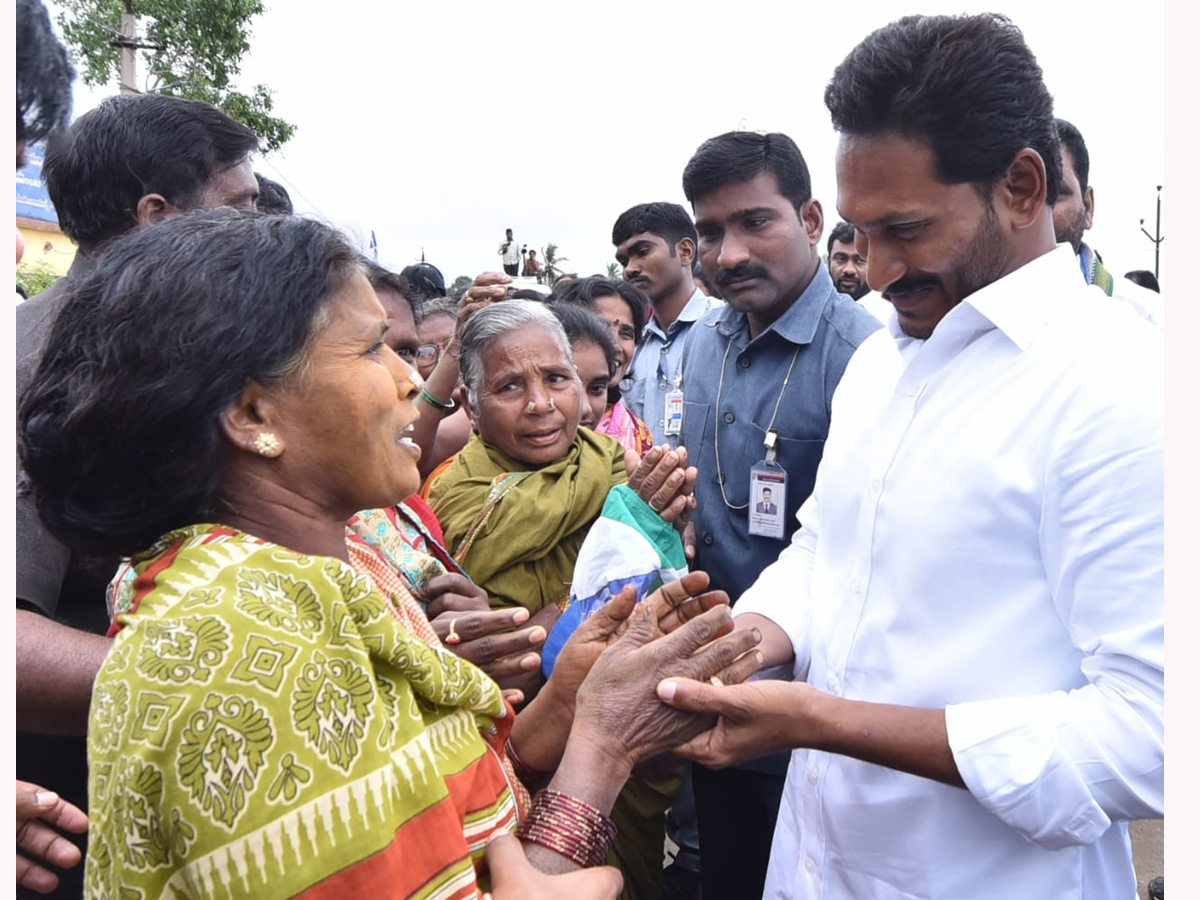 YS Jagan PrajaSankalpaYatra Day 324th Photo Gallery - Sakshi19