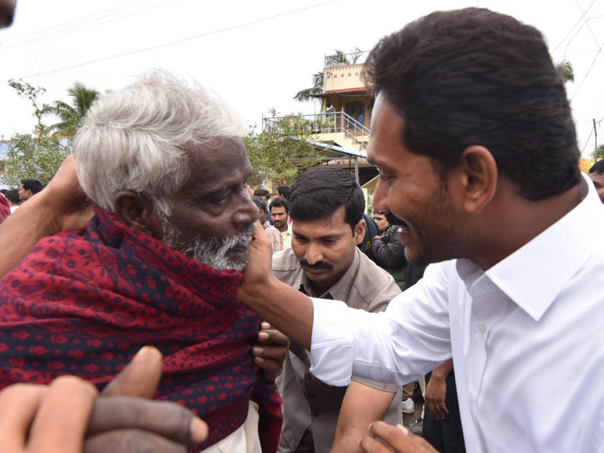 YS Jagan PrajaSankalpaYatra Day 324th Photo Gallery - Sakshi3