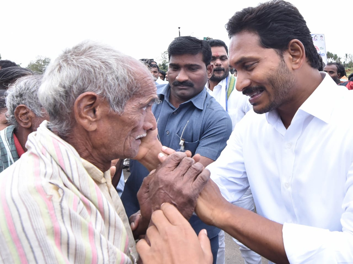 YS Jagan PrajaSankalpaYatra Day 324th Photo Gallery - Sakshi21