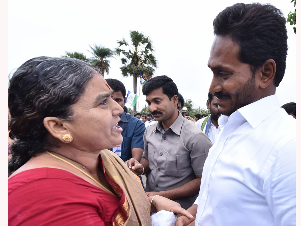 YS Jagan PrajaSankalpaYatra Day 324th Photo Gallery - Sakshi24