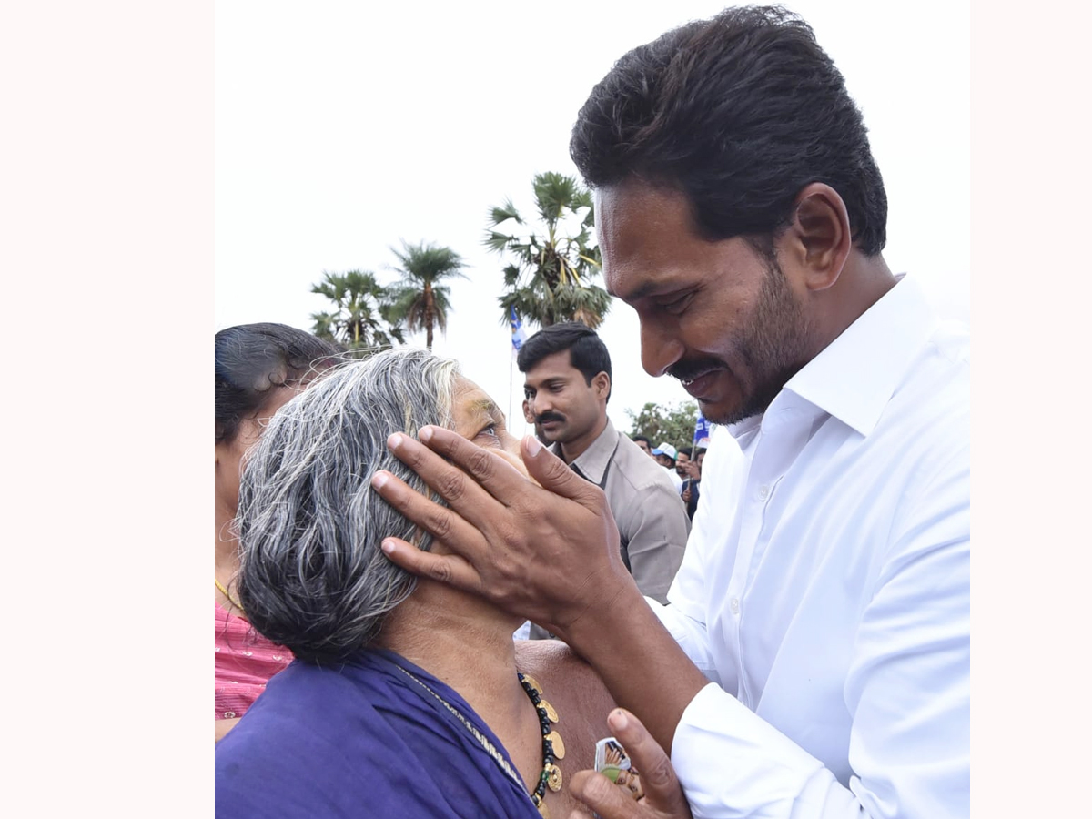 YS Jagan PrajaSankalpaYatra Day 324th Photo Gallery - Sakshi28