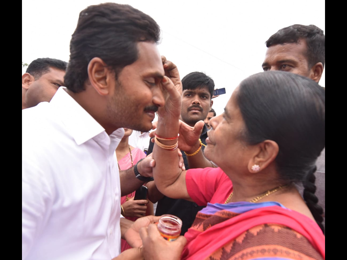 YS Jagan PrajaSankalpaYatra Day 324th Photo Gallery - Sakshi4