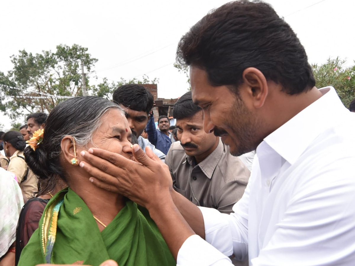 YS Jagan PrajaSankalpaYatra Day 324th Photo Gallery - Sakshi5