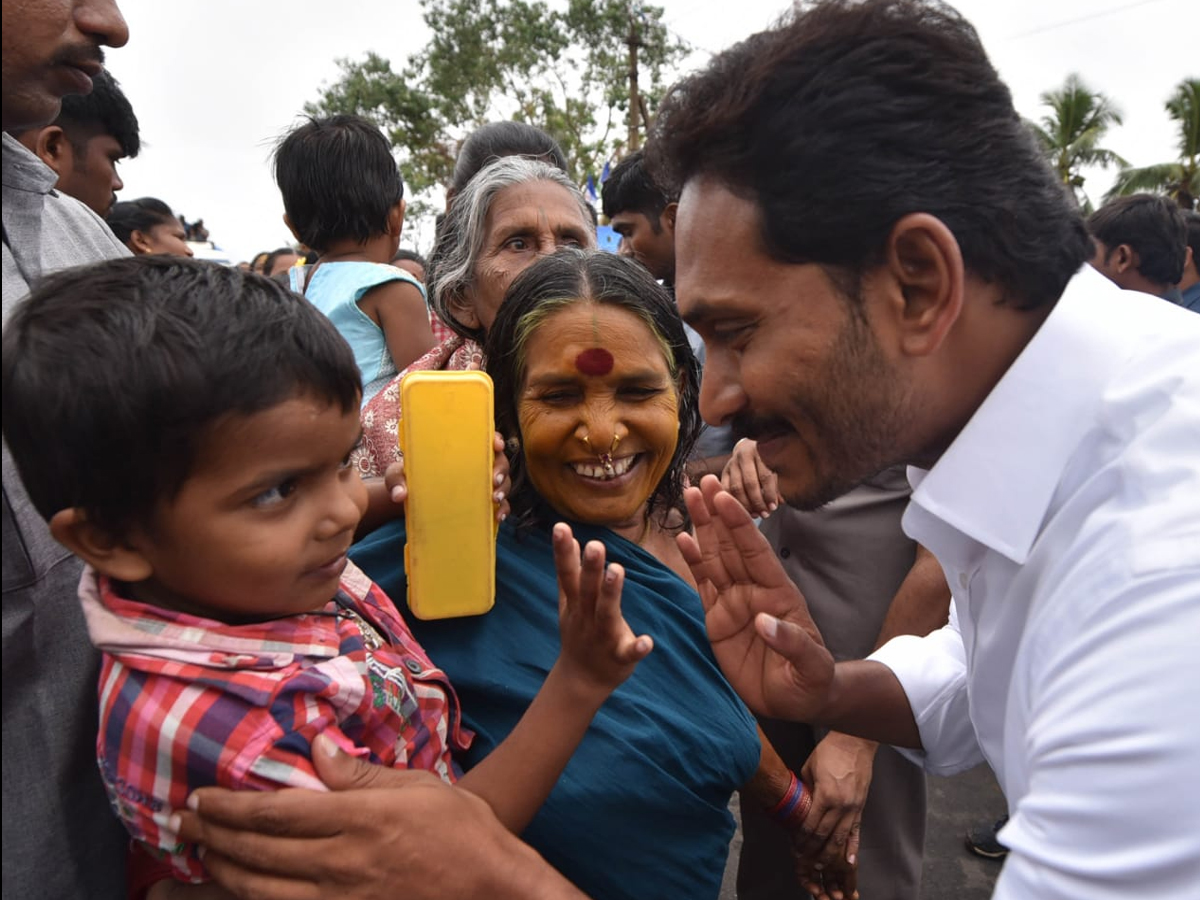 YS Jagan PrajaSankalpaYatra Day 324th Photo Gallery - Sakshi7