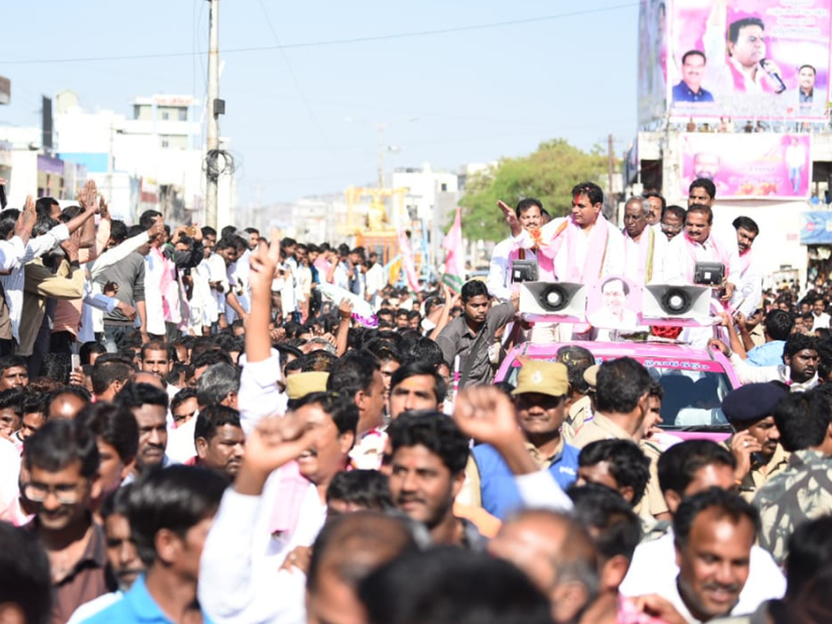 TRS Party President KTR in Sircilla Photo Gallery - Sakshi16