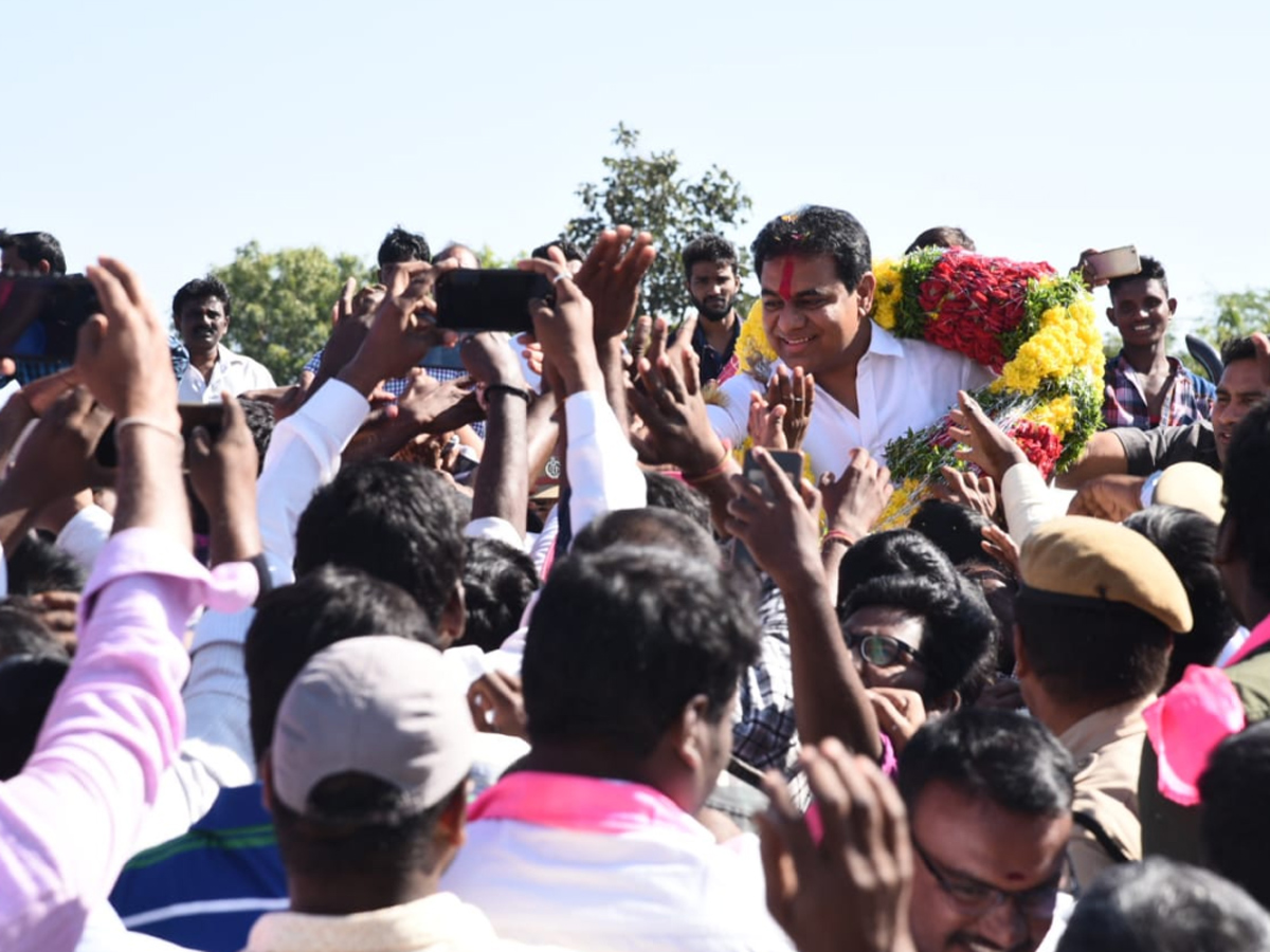 TRS Party President KTR in Sircilla Photo Gallery - Sakshi2