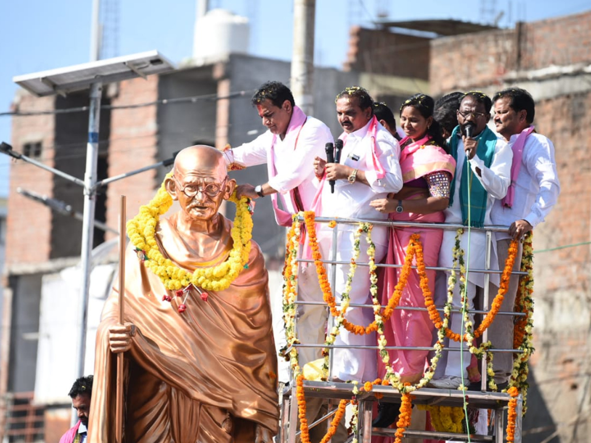 TRS Party President KTR in Sircilla Photo Gallery - Sakshi3