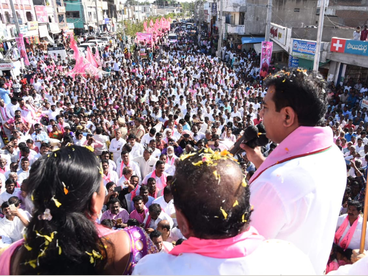 TRS Party President KTR in Sircilla Photo Gallery - Sakshi4