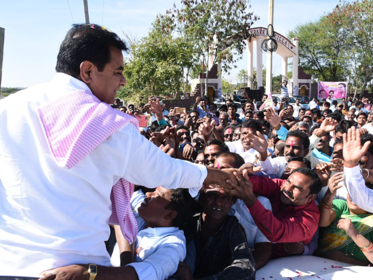 TRS Party President KTR in Sircilla Photo Gallery - Sakshi8