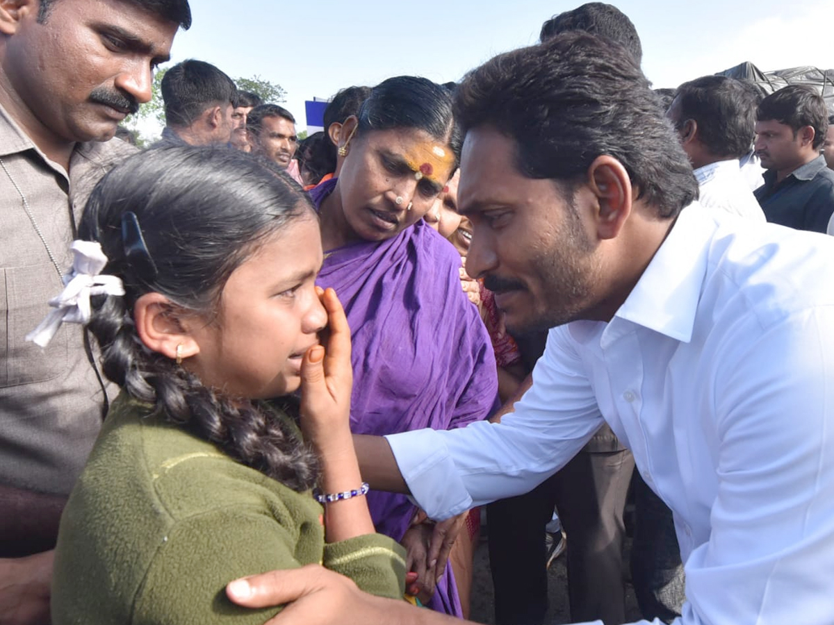 YS Jagan PrajaSankalpaYatra Day 325th Photo Gallery - Sakshi1