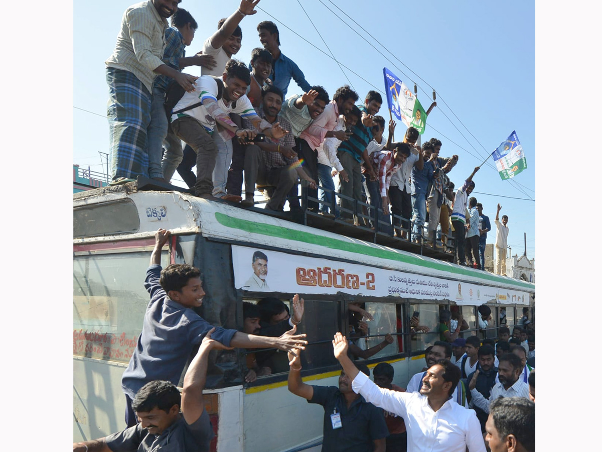 YS Jagan PrajaSankalpaYatra Day 325th Photo Gallery - Sakshi17