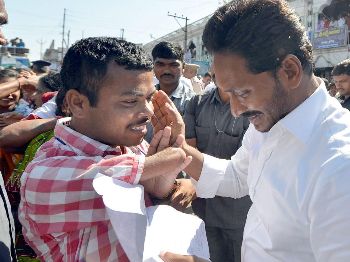 YS Jagan PrajaSankalpaYatra Day 325th Photo Gallery - Sakshi20