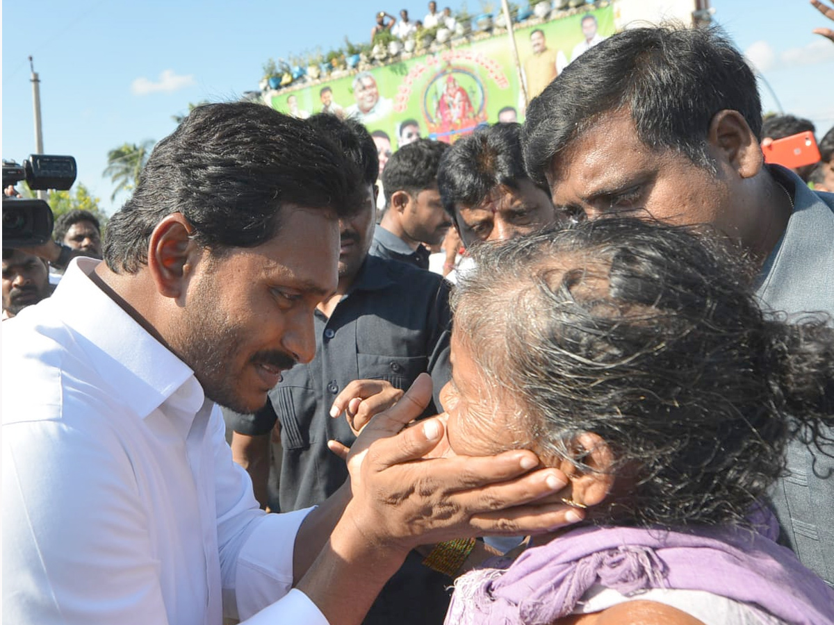 YS Jagan PrajaSankalpaYatra Day 325th Photo Gallery - Sakshi23