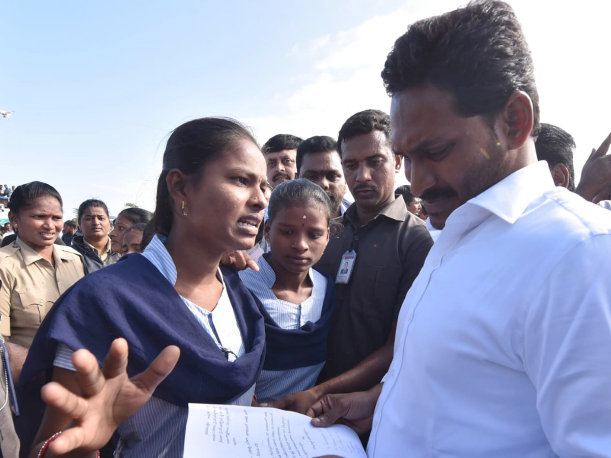 YS Jagan PrajaSankalpaYatra Day 325th Photo Gallery - Sakshi3