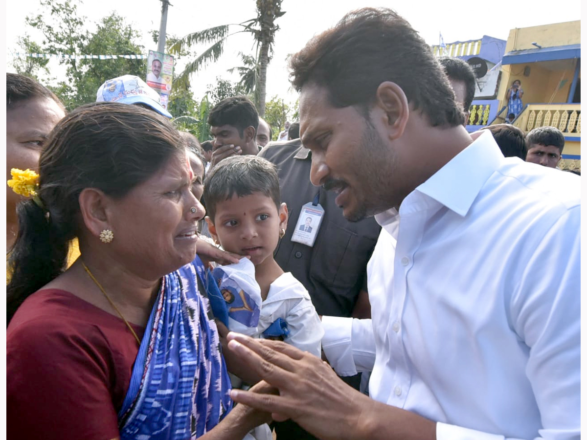 YS Jagan PrajaSankalpaYatra Day 325th Photo Gallery - Sakshi7