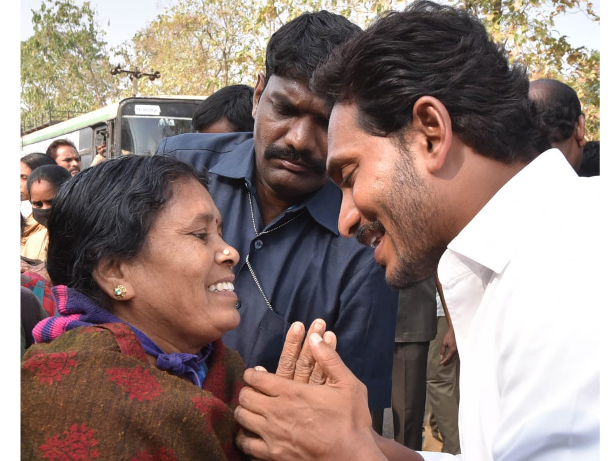 YS Jagan PrajaSankalpaYatra Day 310th Photo Gallery - Sakshi3