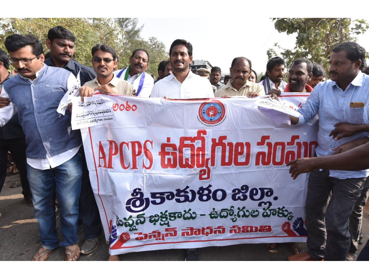 YS Jagan PrajaSankalpaYatra Day 310th Photo Gallery - Sakshi11