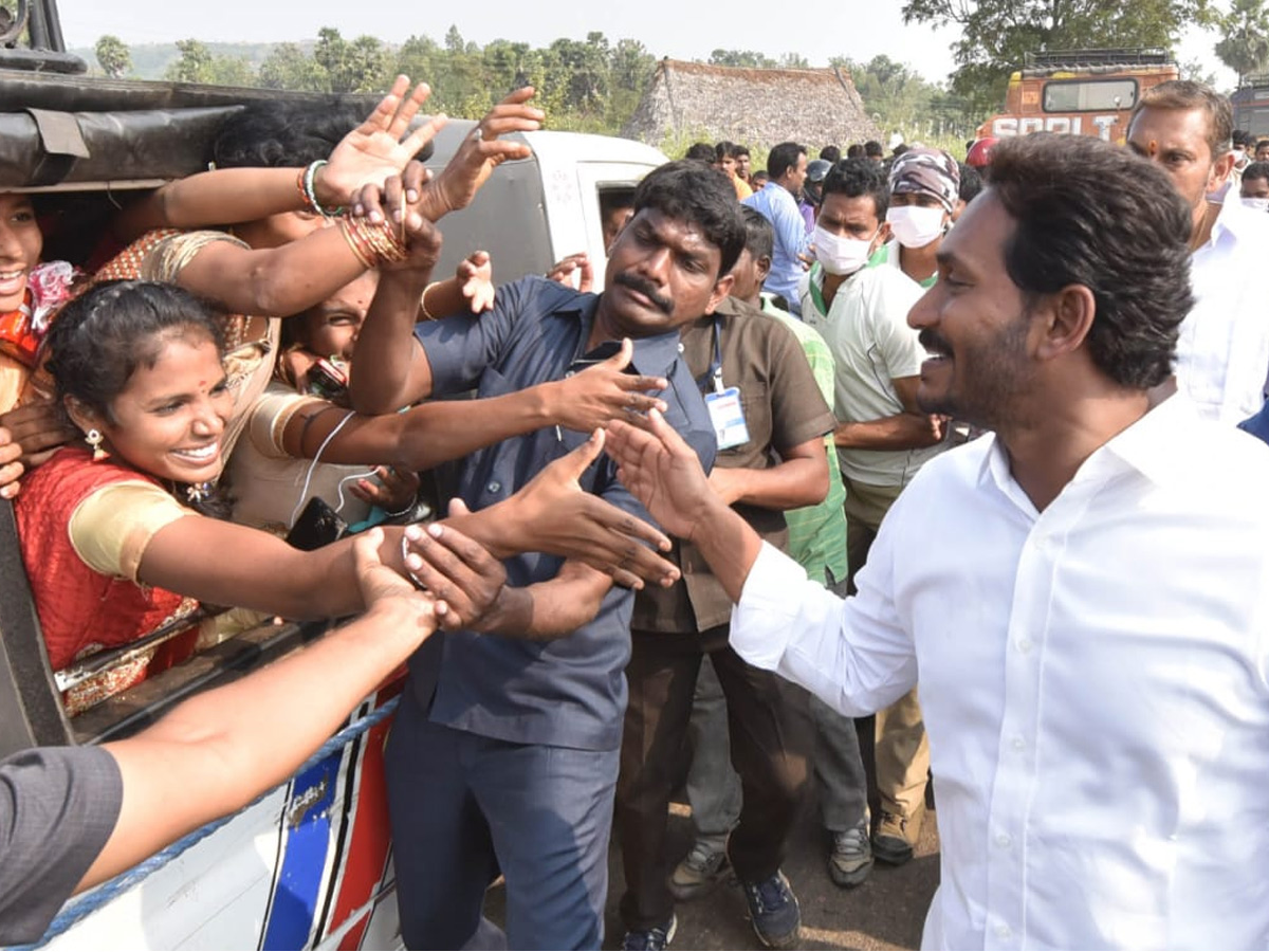 YS Jagan PrajaSankalpaYatra Day 310th Photo Gallery - Sakshi14