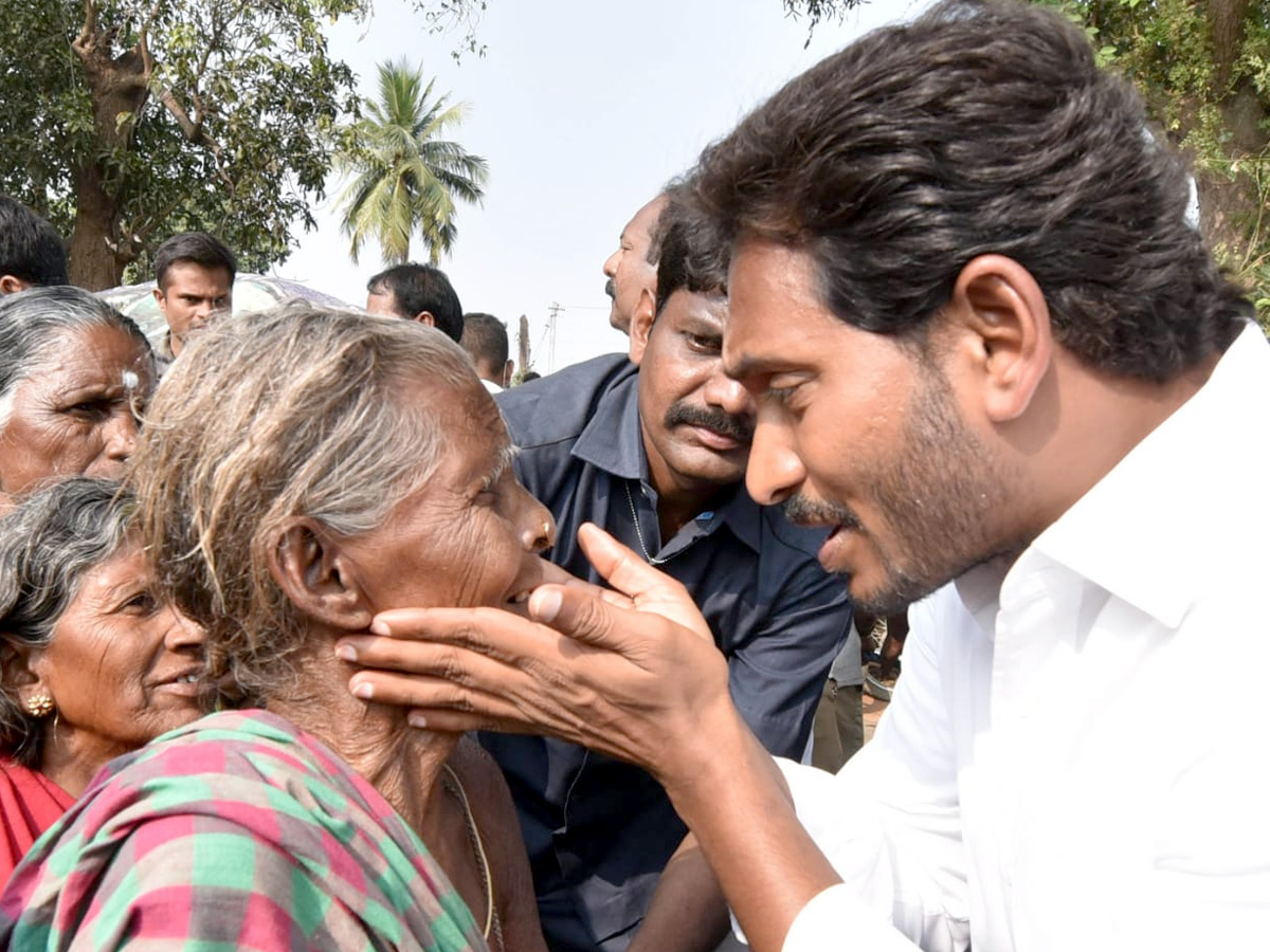 YS Jagan PrajaSankalpaYatra Day 310th Photo Gallery - Sakshi16