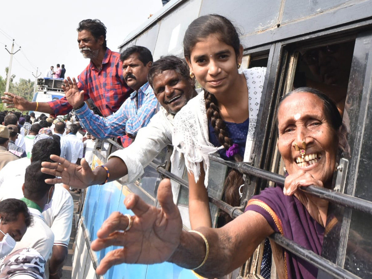 YS Jagan PrajaSankalpaYatra Day 310th Photo Gallery - Sakshi18