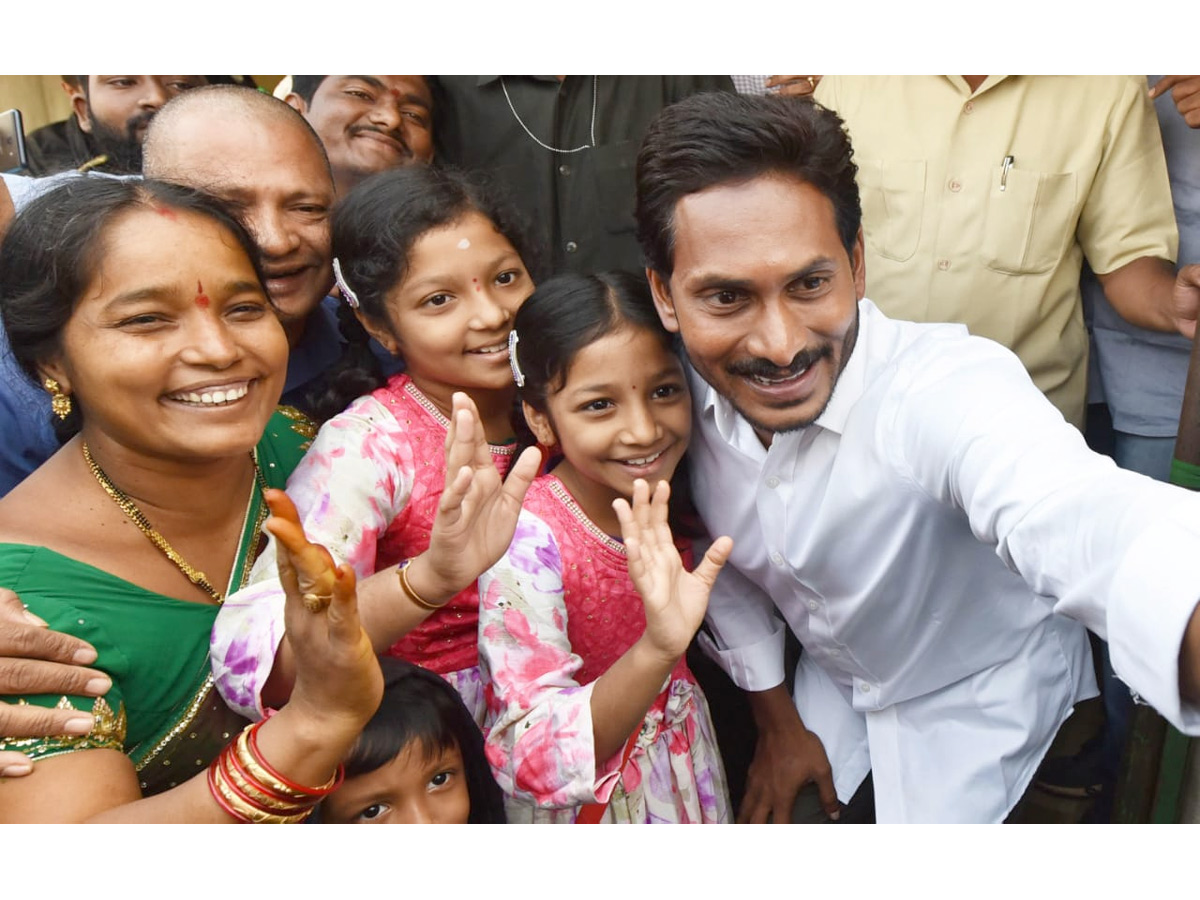 YS Jagan PrajaSankalpaYatra Day 310th Photo Gallery - Sakshi23