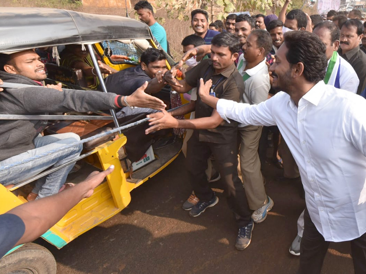 YS Jagan PrajaSankalpaYatra Day 310th Photo Gallery - Sakshi27