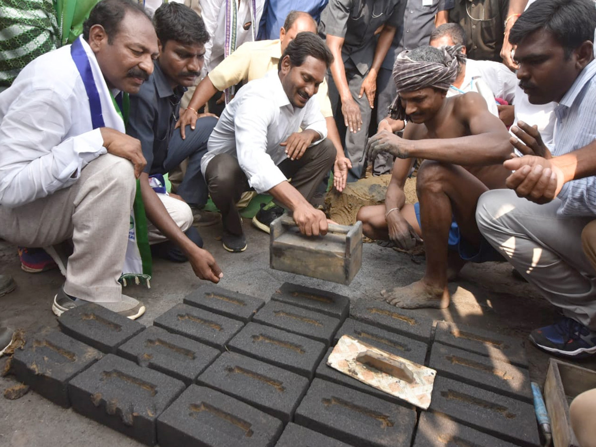 YS Jagan PrajaSankalpaYatra Day 310th Photo Gallery - Sakshi5