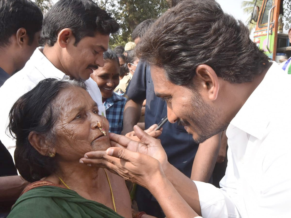 YS Jagan PrajaSankalpaYatra Day 310th Photo Gallery - Sakshi7