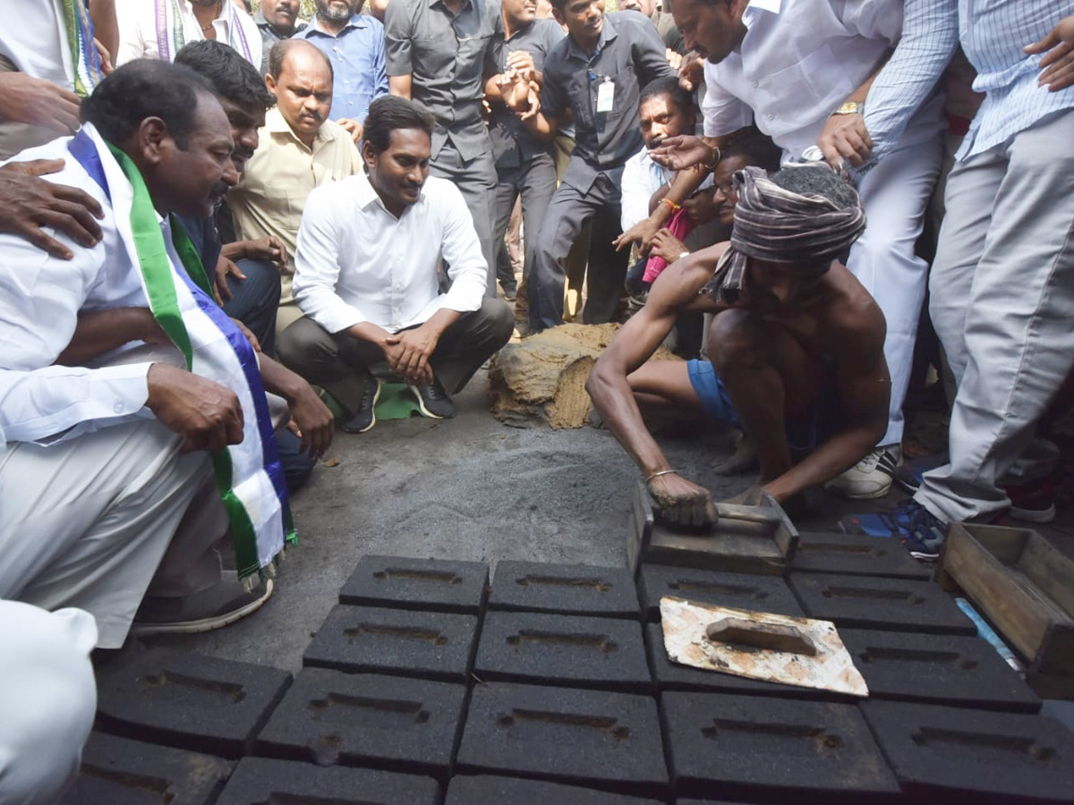 YS Jagan PrajaSankalpaYatra Day 310th Photo Gallery - Sakshi8