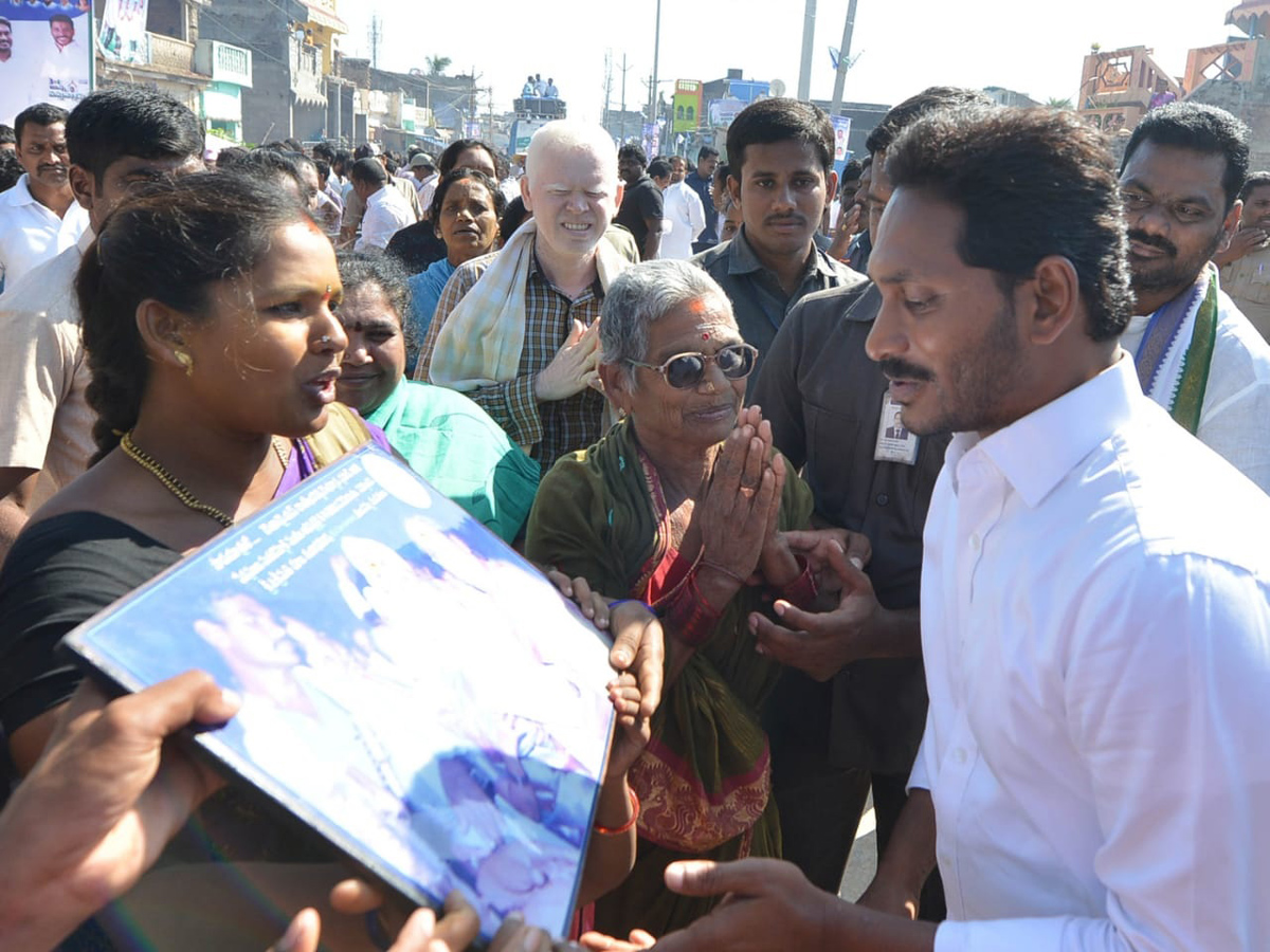 ys jagan padayatra in srikakulam Photo Gallery - Sakshi24