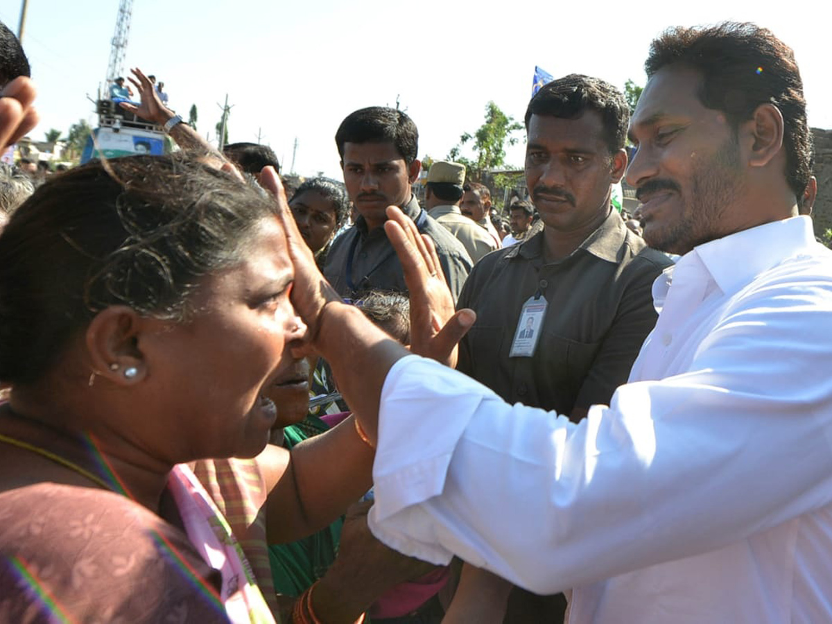 ys jagan padayatra in srikakulam Photo Gallery - Sakshi25