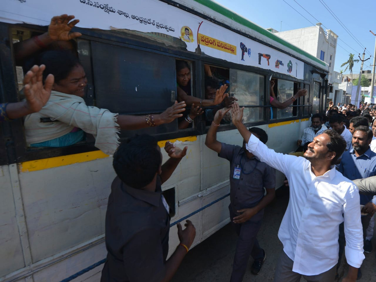 ys jagan padayatra in srikakulam Photo Gallery - Sakshi27