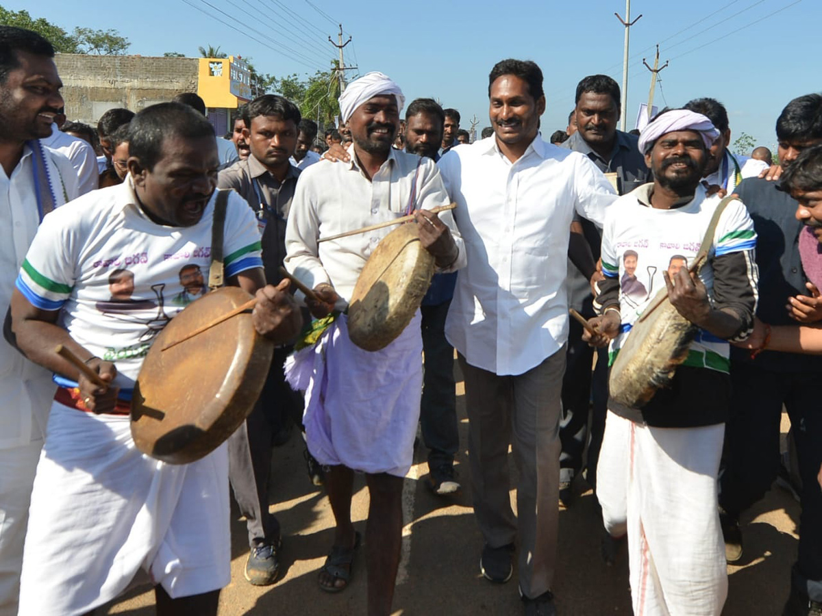 ys jagan padayatra in srikakulam Photo Gallery - Sakshi28