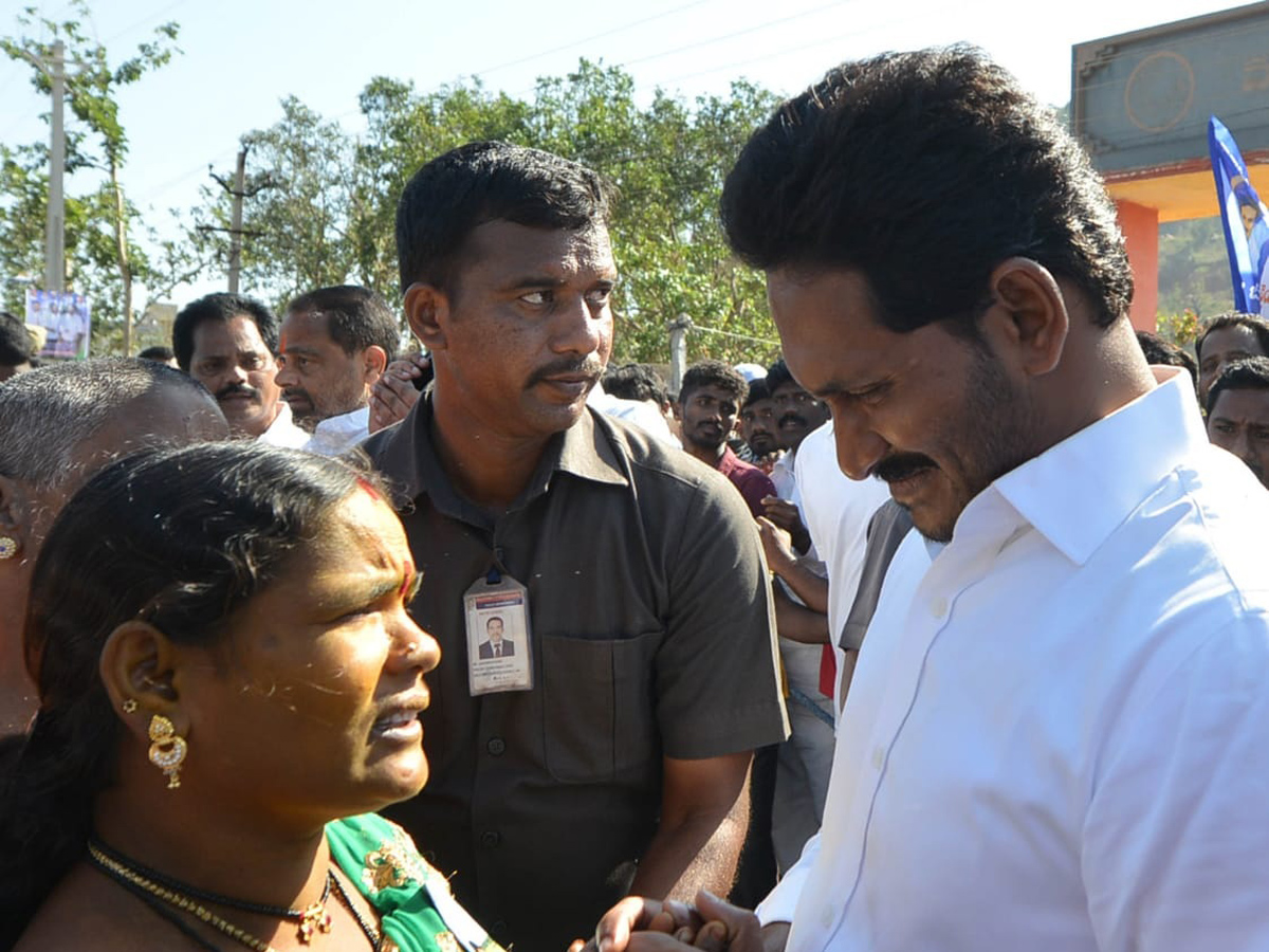 ys jagan padayatra in srikakulam Photo Gallery - Sakshi30