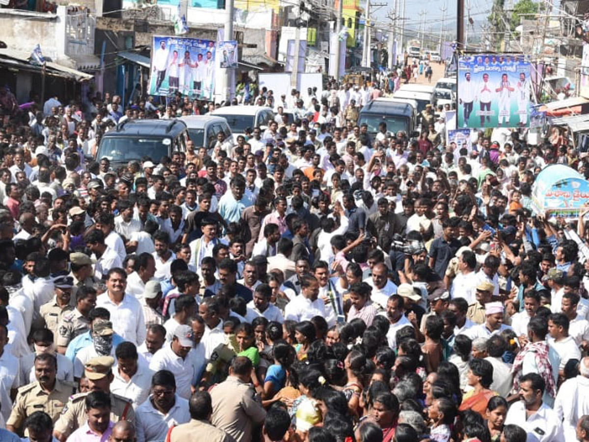 ys jagan padayatra in srikakulam Photo Gallery - Sakshi18