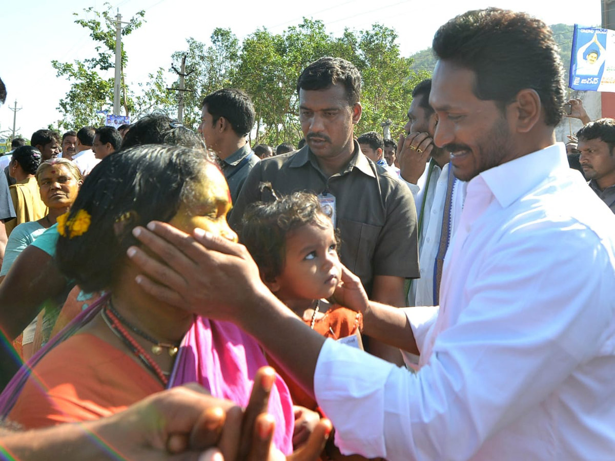 ys jagan padayatra in srikakulam Photo Gallery - Sakshi19