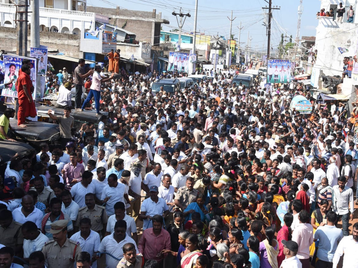 ys jagan padayatra in srikakulam Photo Gallery - Sakshi20