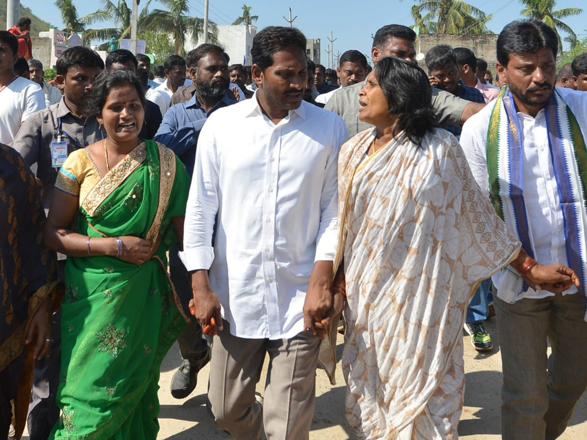 ys jagan padayatra in srikakulam Photo Gallery - Sakshi21