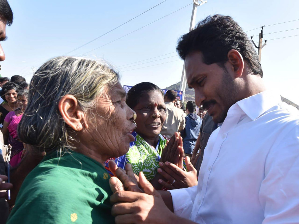 ys jagan padayatra in srikakulam Photo Gallery - Sakshi3