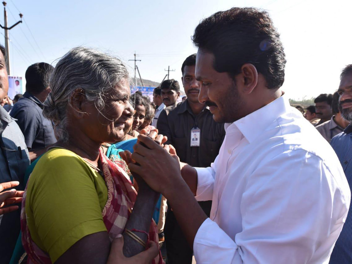 ys jagan padayatra in srikakulam Photo Gallery - Sakshi1