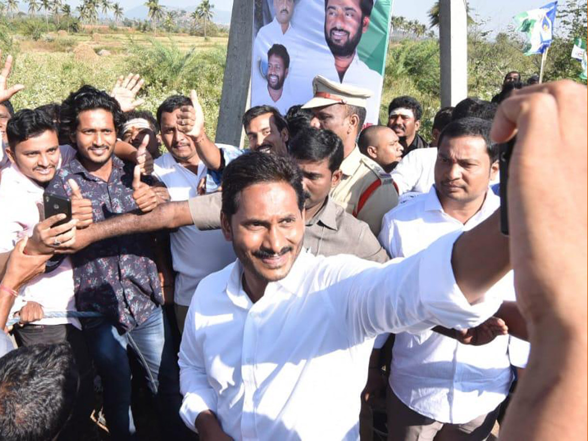 ys jagan padayatra in srikakulam Photo Gallery - Sakshi14