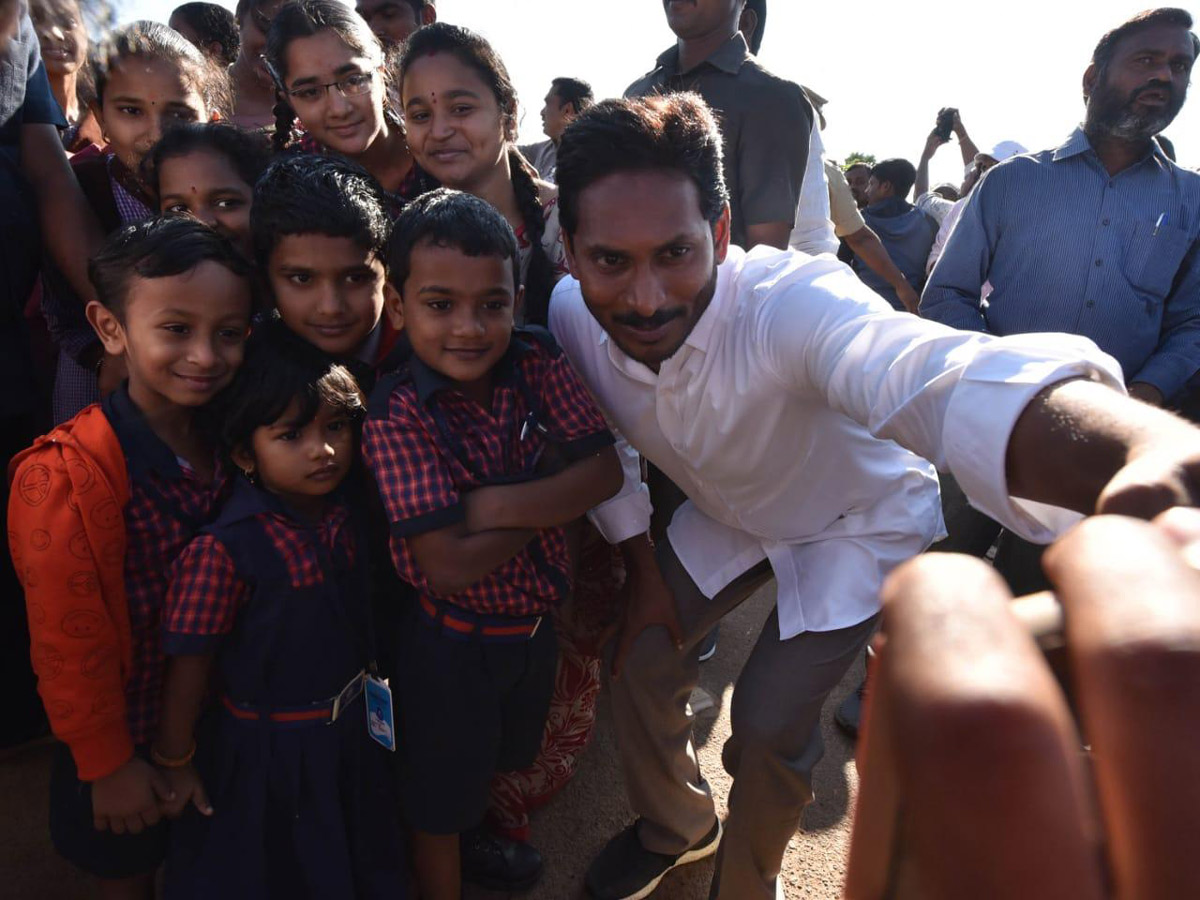 ys jagan padayatra in srikakulam Photo Gallery - Sakshi11