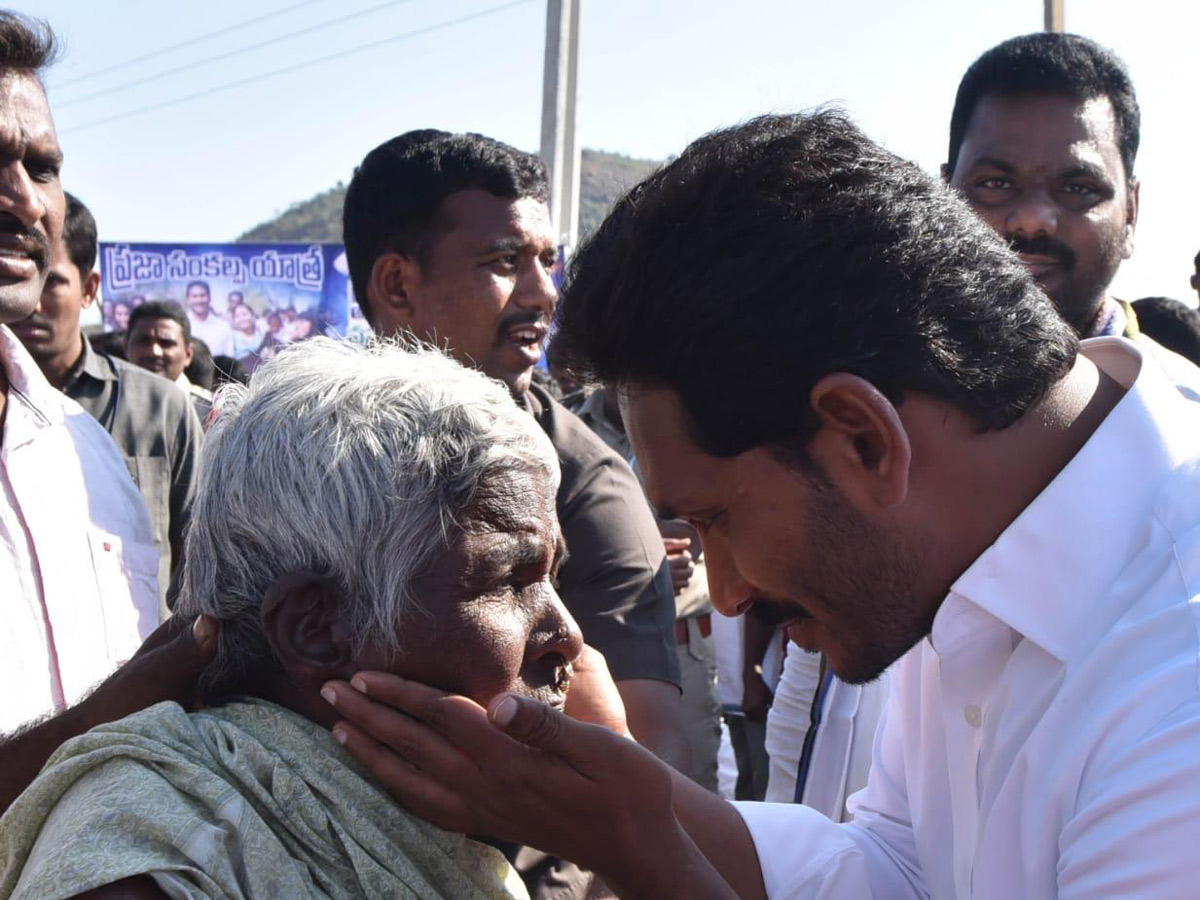 ys jagan padayatra in srikakulam Photo Gallery - Sakshi4