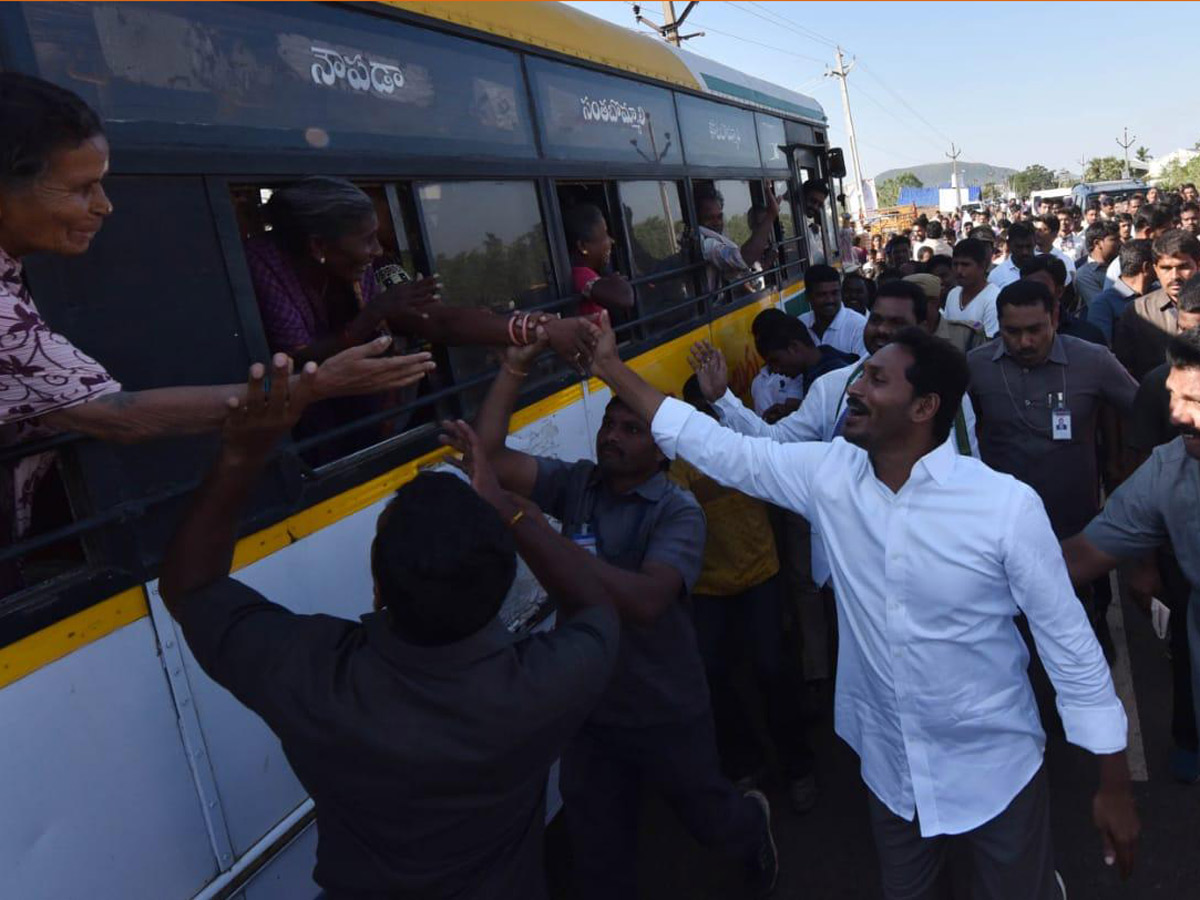 ys jagan padayatra in srikakulam Photo Gallery - Sakshi7