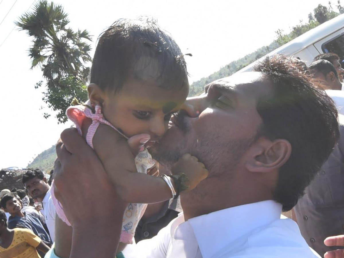 ys jagan padayatra in srikakulam Photo Gallery - Sakshi8