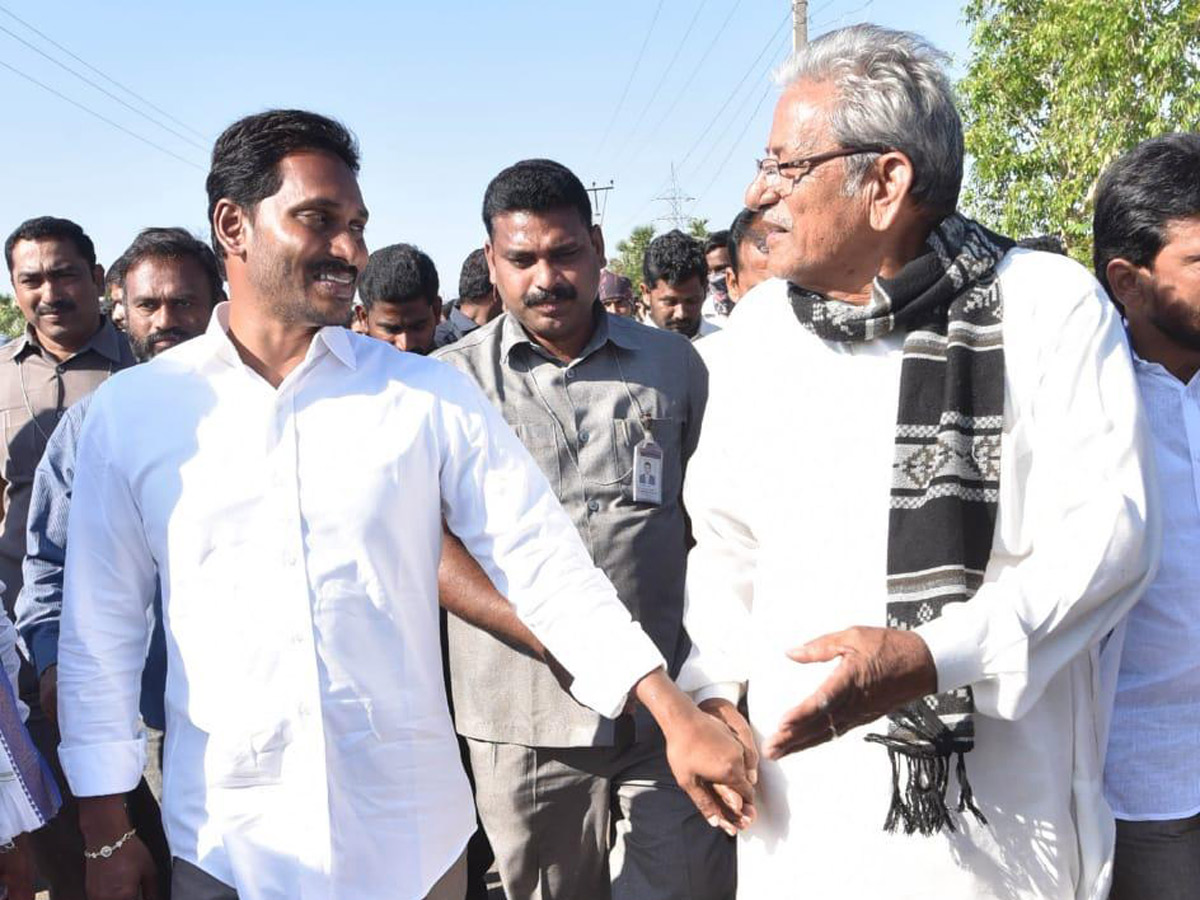 ys jagan padayatra in srikakulam Photo Gallery - Sakshi10