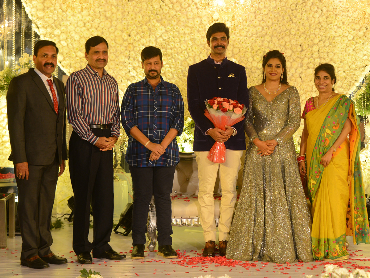 YSRCP MLA Kakani Govardhan Reddy doughter reception at tajkrishna Photo Gallery - Sakshi11