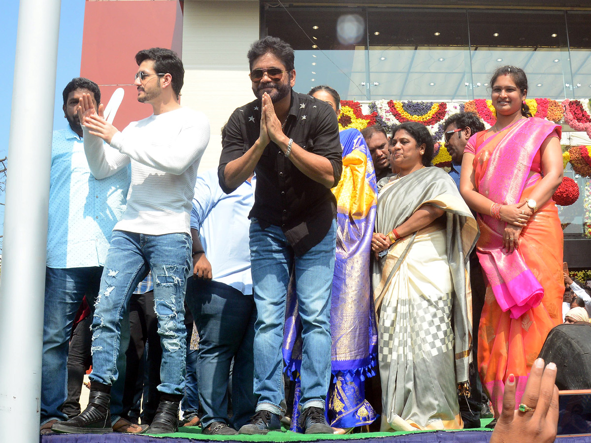 Nagarjuna Rakul Preet and Akhil South India Shopping Mall Rajahmundry  - Sakshi1